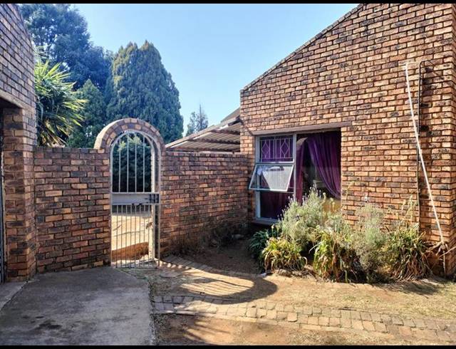 3 BEDROOM HOUSE FOR SALE IN MAYBERRY PARK